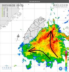 對流雲系發展旺！ 鄭明典PO一圖「看懂雨彈熱區」