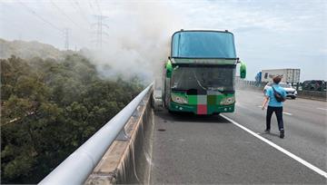 國道火燒車意外 遊覽車起火32名國中師生驚逃