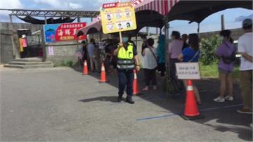 微解封後首個假日！大溪、竹圍漁港祭人流管制