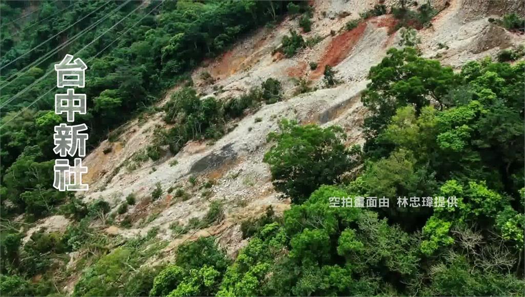 當地居民利用空拍機，拍下新社山區大走山景象（空拍畫面由 林忠瑋提供）