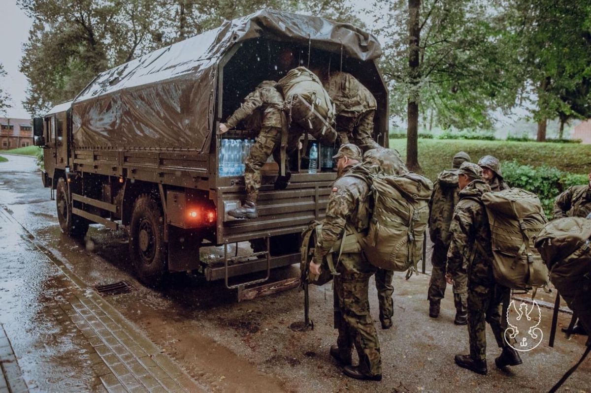 Polen mobilisiert militärische Einsatzgruppen zur Bewältigung der Krisensituation.