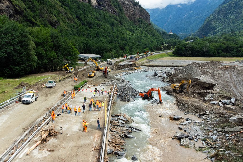 Luftaufnahme der A13-Baustelle nach dem Sturm in Lostallo, Südschweiz am Mittwoch, 26. Juni 2024. Massive Gewitter und Regenfälle führten am Freitagabend im Misox-Tal, Südostschweiz, zu einer Überschwemmungssituation mit grossflächigen Erdrutschen.