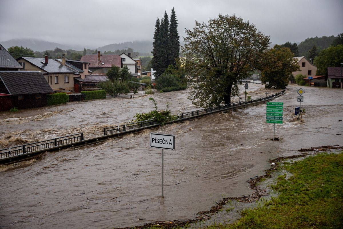 Verheerende Lage in Pisecna, wo der Fluss Bela für Überflutung sorgt.