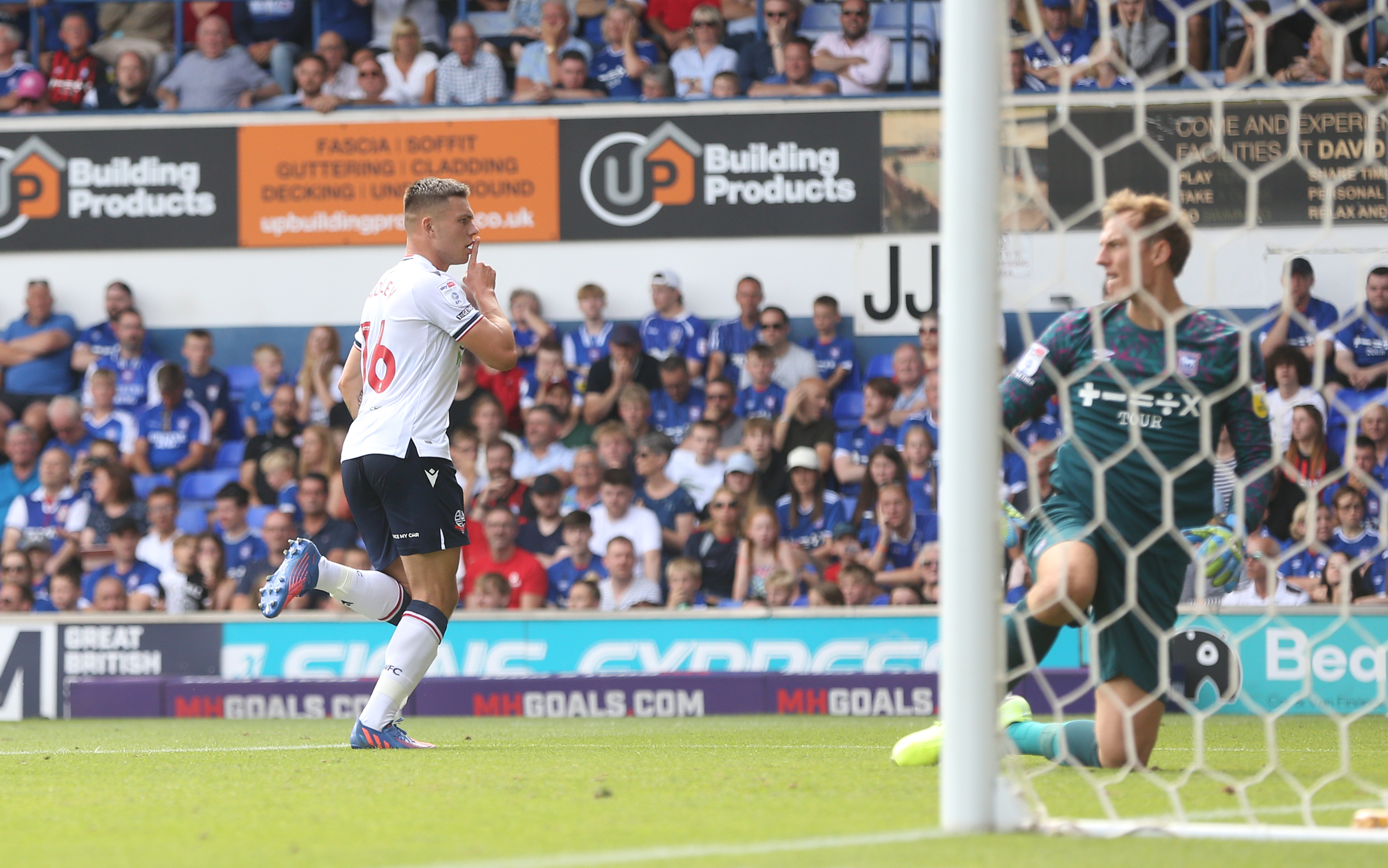 Ipswich Town v Bolton Wanderers - Sky Bet League One