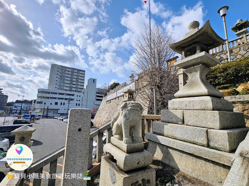 日本[旅遊]日本 山口縣 下關 龜山八幡宮 起源於唐貞觀時期的古老神社 日本最大花崗岩鳥居 登上神社上還可欣賞遠