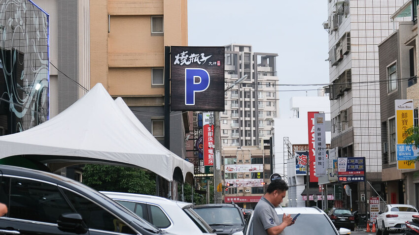 燒瓶子大肆の鍋彰化店，蔬菜自助吧吃到飽，個人鴛鴦鍋、生猛海鮮雙拼，一路賣到宵夜場！