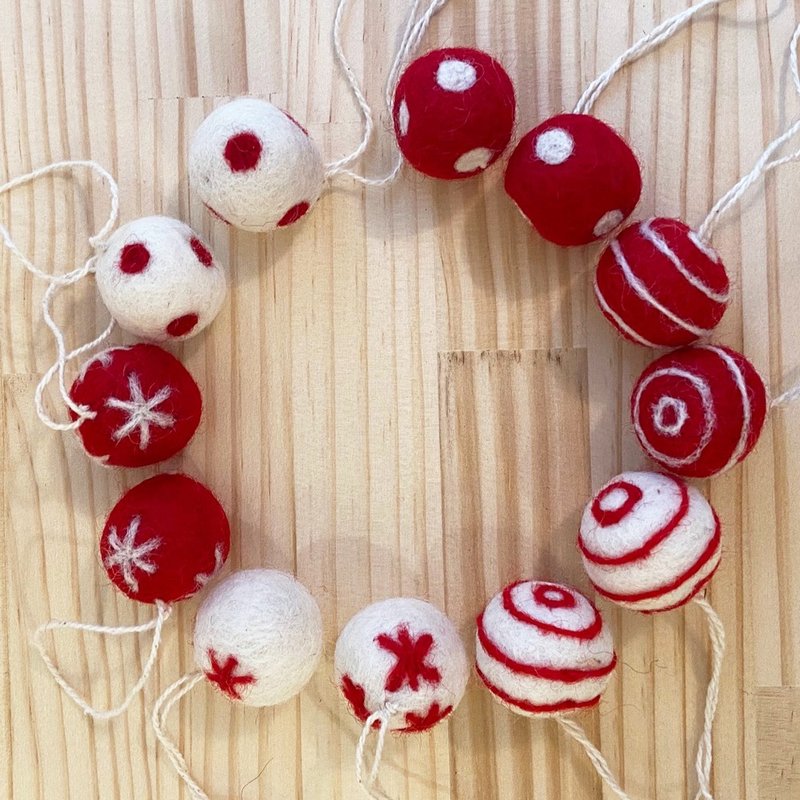 Felt ball Christmas ornament 2.5cm 12 pieces - อื่นๆ - ขนแกะ สีแดง