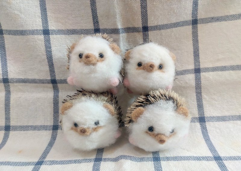 Needle Felted Hedgehog Keyring Accessories - ที่ห้อยกุญแจ - ขนแกะ สีกากี