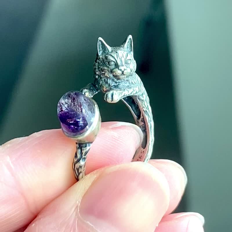 Three-dimensional Silver engraved cat super seven rough stone ring - แหวนทั่วไป - คริสตัล สีม่วง