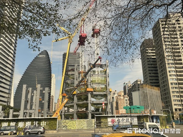 ▲▼ 臺中銀行總部,台中銀行總部,七期重劃區市政路、河南路口,台中之鑽  。（圖／記者張菱育攝）