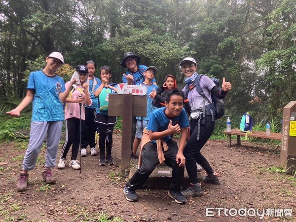 ▲小學生體驗登山「接受阿美族祈福儀式」　路途中巧遇百步蛇！（圖／林業保育署臺東分署提供）