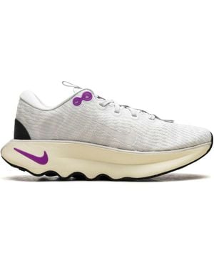 Nike Motiva Sneakers - ホワイト