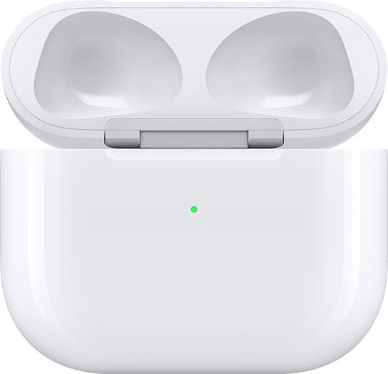 Lightning-oplaadcase voor AirPods 3 met de klep open en zonder AirPods, vanaf de voorkant gezien.