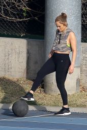 Jennifer Lopez - Hard Workout in Los Angeles