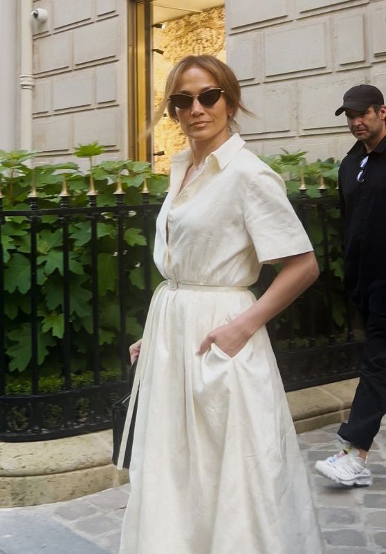 Jennifer Lopez Shopping in Paris 06-23-2024