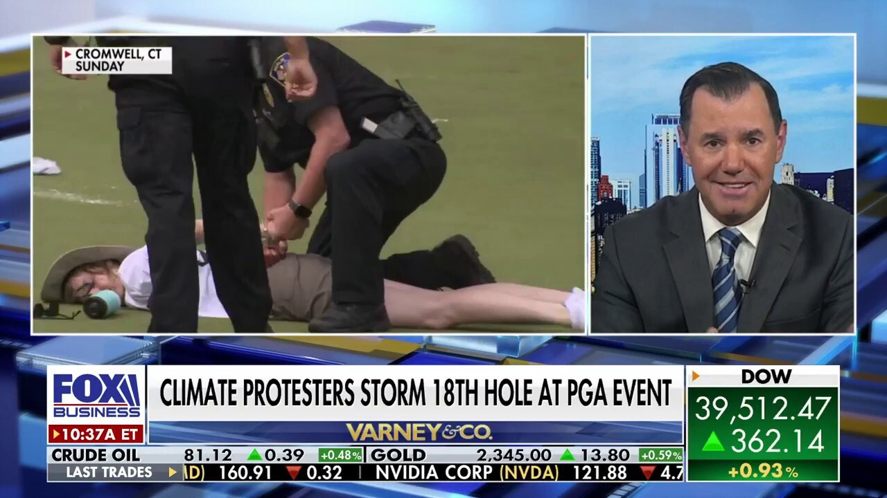 Fox News contributor Joe Concha reacts to climate protesters disrupting the Travelers Championship on ‘Varney & Co.’