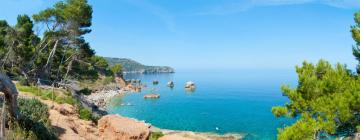 Allotjaments a la platja a Cala Santandria