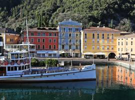 Hotel Europa - Skypool & Panorama, hotel in Riva del Garda