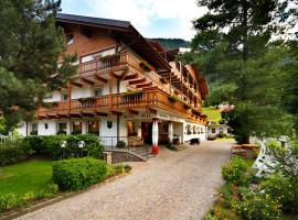 Hotel Hell, hotel sa Ortisei