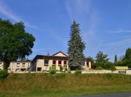 Logis Hotel Le Prieure: Saint-Marcel şehrinde bir otel