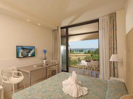 Hotel Holiday: Sirmione'de bir otel