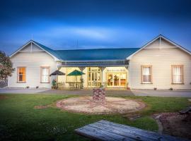 Karamea Village Hotel, hotel di Karamea