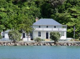 The Old Oak Boutique Hotel, hotel di Mangonui