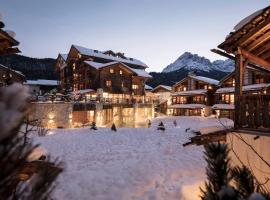 Post Alpina - Family Mountain Chalets – hotel w mieście San Candido