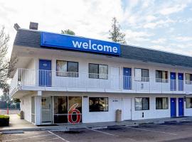 Motel 6-Porterville, CA, hotel in Porterville