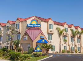 Days Inn by Wyndham Carlsbad, hotel di Carlsbad