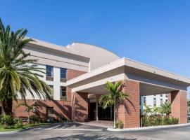 Days Inn & Suites by Wyndham Fort Myers Near JetBlue Park, viešbutis , netoliese – Pietvakarių Floridos tarptautinis oro uostas - RSW