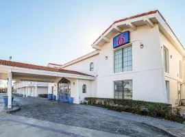 Motel 6-Grand Prairie, TX - Interstate 30