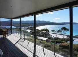 SEA EAGLE COTTAGE Amazing views of Bay of Fires