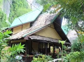 Cliffside Cottages, villa sa El Nido