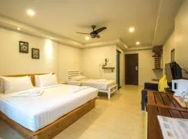 Good Dream Hotel (Khun Ying House)