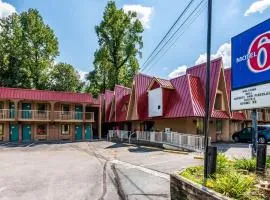 Motel 6-Gatlinburg, TN - Smoky Mountains