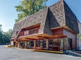 Quality Inn Creekside - Downtown Gatlinburg