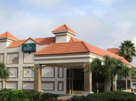 Quality Inn & Suites Kissimmee by The Lake, hotelli Orlandossa