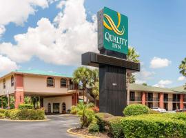 Quality Inn & Suites Orlando Airport, hotel cerca de Aeropuerto internacional de Orlando - MCO, Orlando