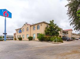 Motel 6-San Antonio, TX - Fiesta Trails, khách sạn ở Medical Center, San Antonio