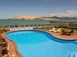 The Sands Hotel Hokianga, hotel di Opononi