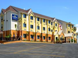 Microtel Inn & Suites by Wyndham New Braunfels I-35, хотел в Ню Браунфелс