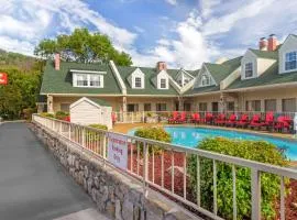 Econo Lodge Inn & Suites Gatlinburg at the Convention Center