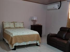 B&D Lodgings, hotel malapit sa Tocumen International Airport - PTY, 