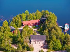 Santa's Little Village - Hotel Uitonniemi, מלון בקמייארבי