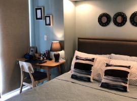 Modern and Cozy Studio near Airport Terminal 3, serviced apartment sa Maynila