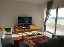 עכו דירה חדשה ליד הים- Akko-brand new apartment, отель в Акко