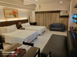 Tagaytay Staycation by Naya and Darla w Free Swimming Pool, WiFi & Netflix, hotelli kohteessa Tagaytay