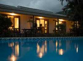 Auberge d'Anse Boileau & Restaurant Chez Plume, hôtel à Anse Boileau