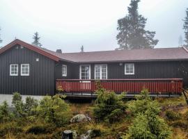 3 Bedroom Cozy Home In Sjusjøen, hotell i Sjusjøen